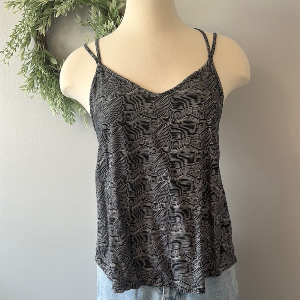 EUC RVCA Gray and Black Geometric Print Fitted Strappy Camisole Top Size Medium